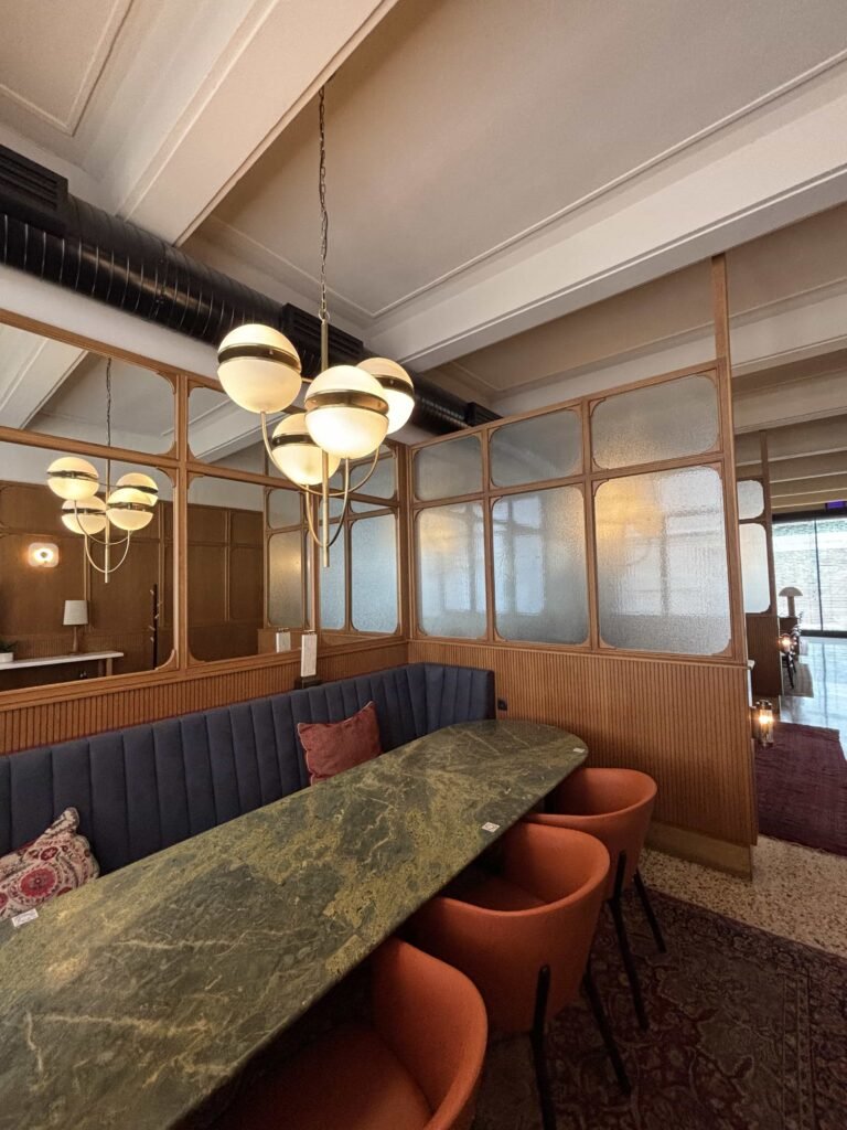 რესტრორანი ორო, ავეჯის მწარმოებელი კომპანია ემვე ჯგუფი