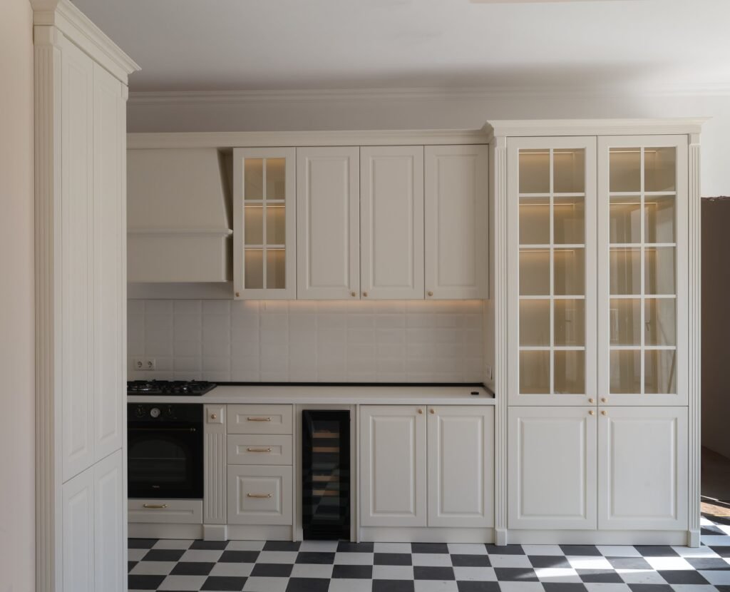 კლასიკური სამზარეულო , ავეჯის მწარმოებელი კომპანია ემვე ჯგუფი